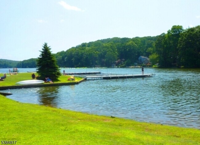 Building Photo - 10 Judith Ann Dr