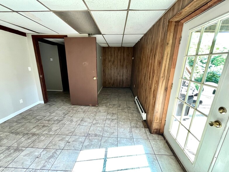 Building Photo - 109 Bolton Ave