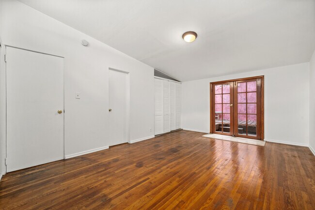 Building Photo - 6148 Glen Holly St