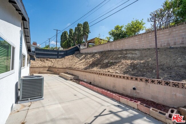 Building Photo - 1020 Larker Ave