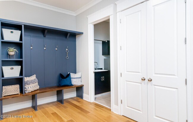 Building Photo - 10400 Meeting St