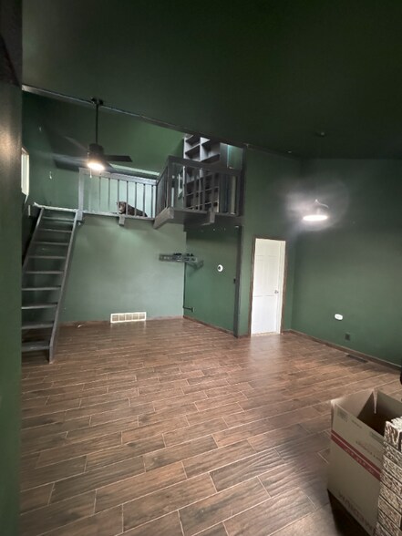 Building Photo - 210 N Limit St