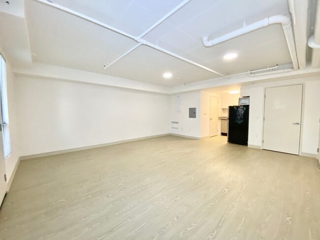 Interior Photo - 750 Harrison St
