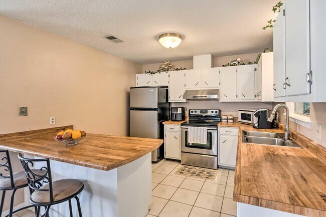 Building Photo - 1223 Redwood Ln