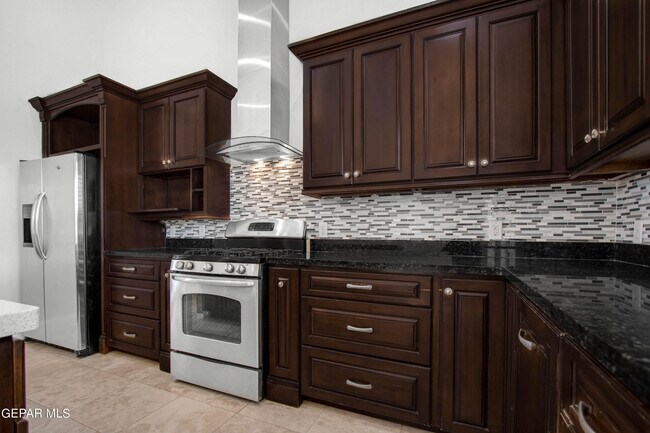 Building Photo - 2205 Hacienda Rey Dr
