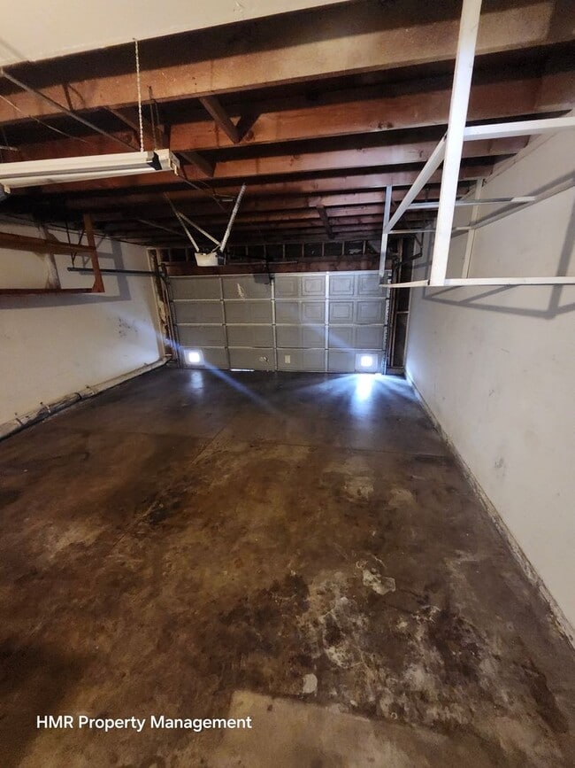 Building Photo - Two-Story condo in Ontario