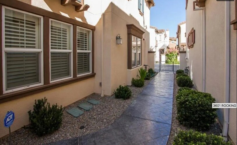 Building Photo - 3601 Rocking Horse Ct