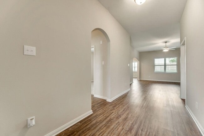 Building Photo - 5500 Persimmon Dr