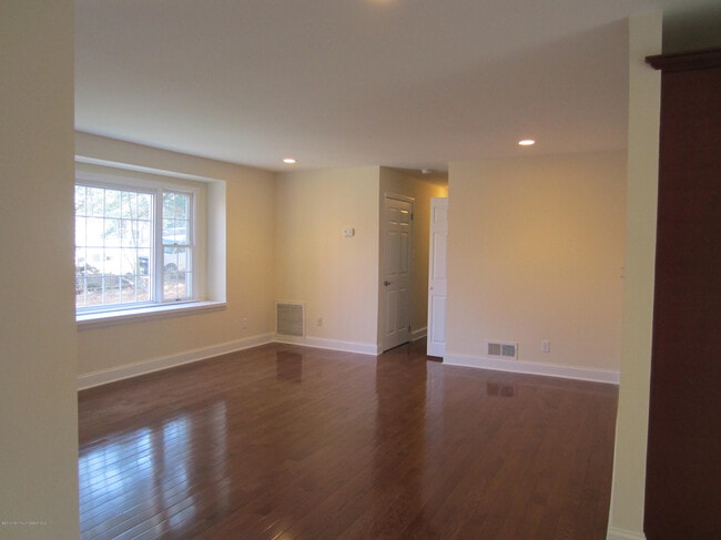 Building Photo - 22 Lasatta Ave