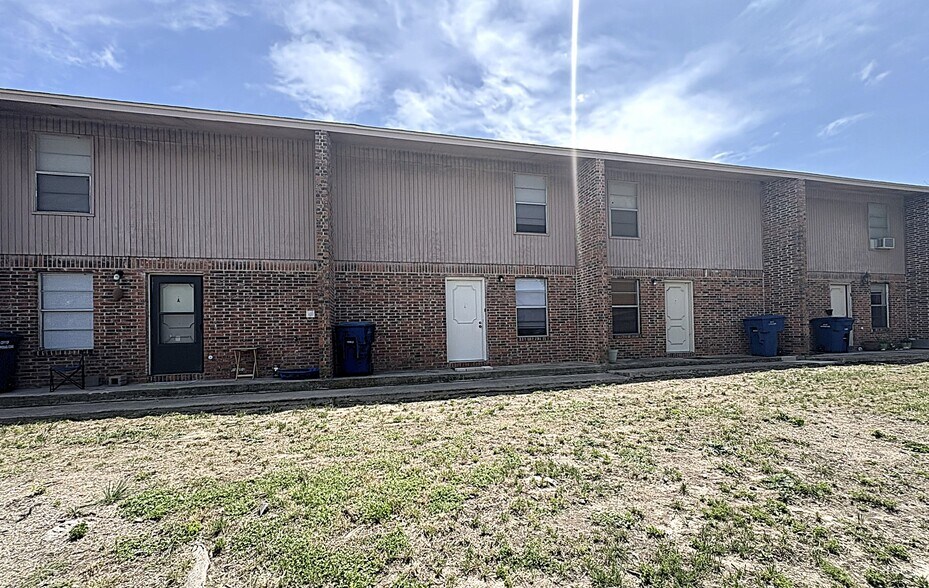 Primary Photo - 402 S 2nd St