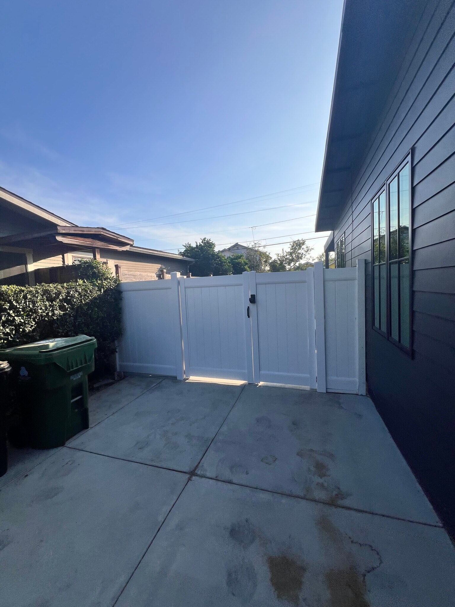 Gated, secure, private entry - 3718 Revere Ave