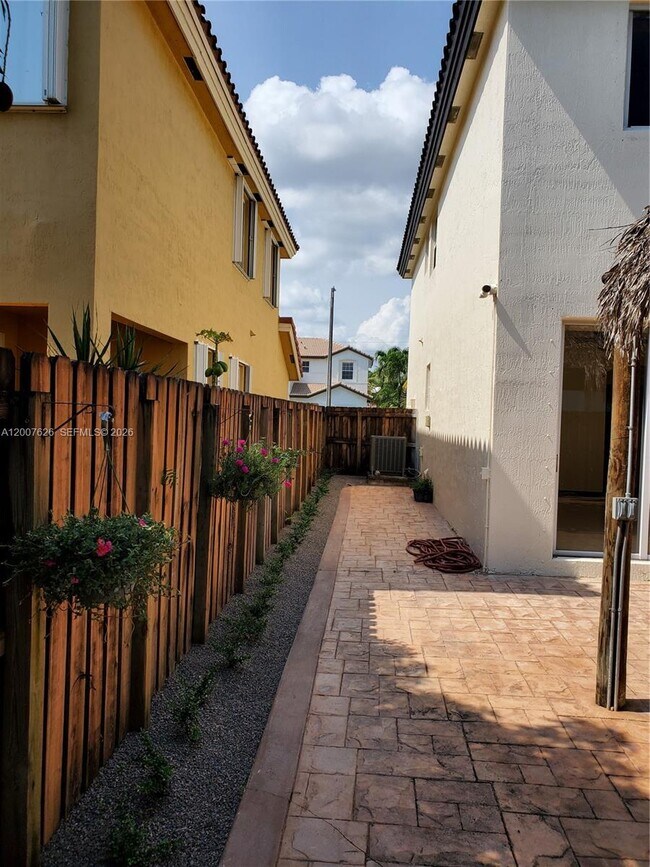 Building Photo - 13952 SW 153rd Terrace