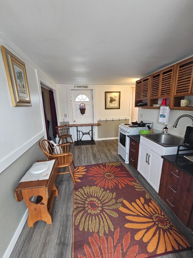 Building Photo - 3 Laurel St