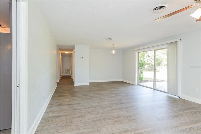 Building Photo - 40 Fairway Cir