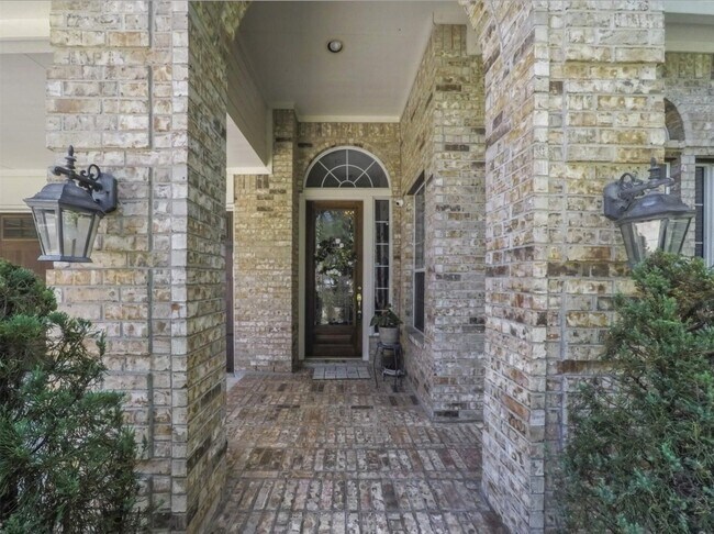 Building Photo - 11711 Canyon Bend Dr