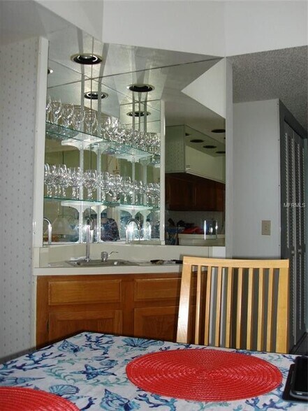 Building Photo - 202 Woodlake Wynde