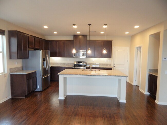Building Photo - 36500 Acanthus Dr
