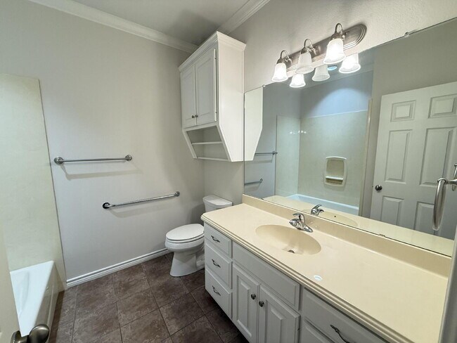 Building Photo - Modern Comfort Meets Cozy Living on Casual Cir!