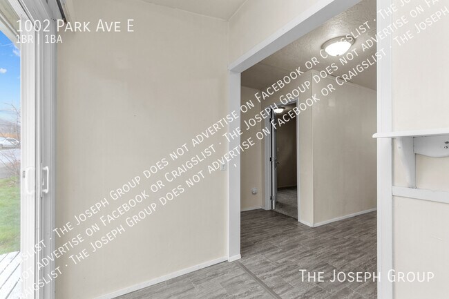 Building Photo - 1002 Park Ave E