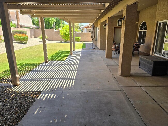 Building Photo - 6834 E Gelding Dr
