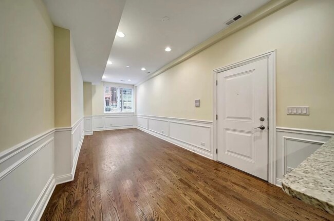 Building Photo - 3541 N Reta Ave