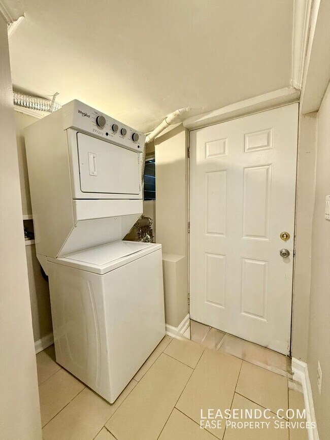 Building Photo - 1207 6th St NE