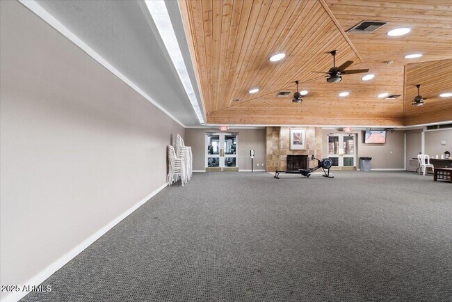 Building Photo - 5200 S Lakeshore Dr