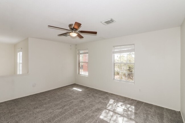 Building Photo - 3826 Rowlock Vine Dr