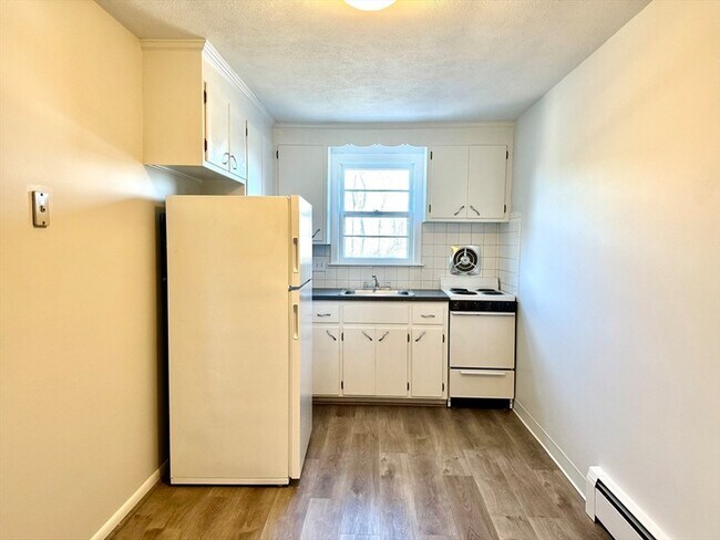 Building Photo - 206 High St