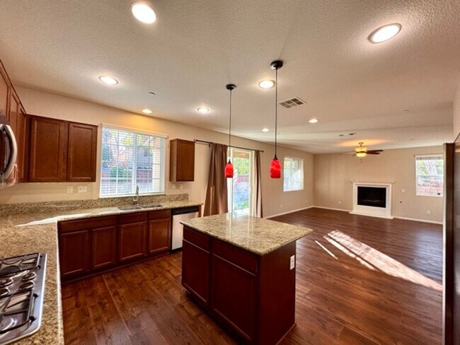 Building Photo - Beautiful Redhawk home located directly ac...