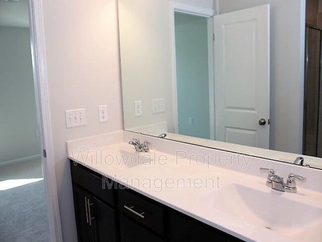Building Photo - 1079 Shoreside Dr