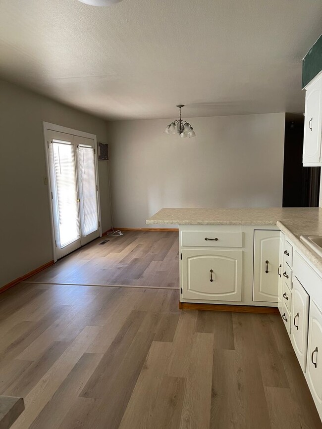 Building Photo - 340 Barrett Ave