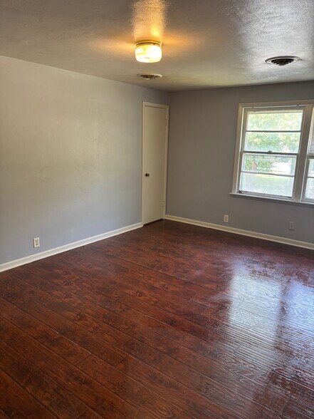 Primary Photo - 703 N Ohio St