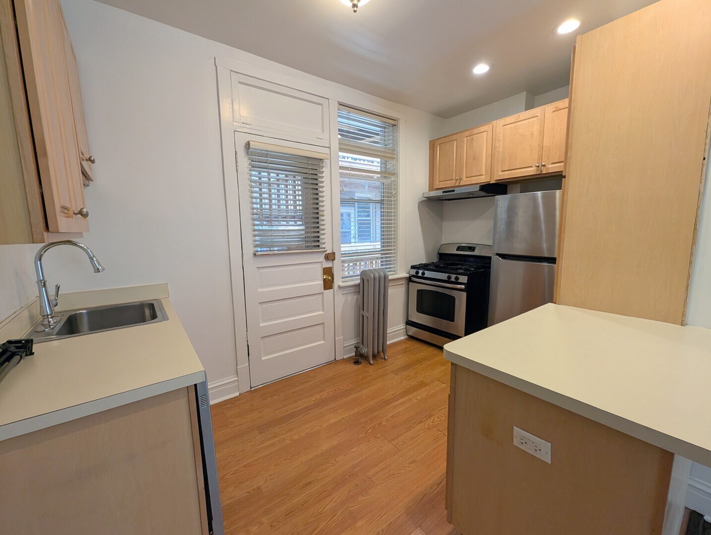 Building Photo - 1407 W Winona St
