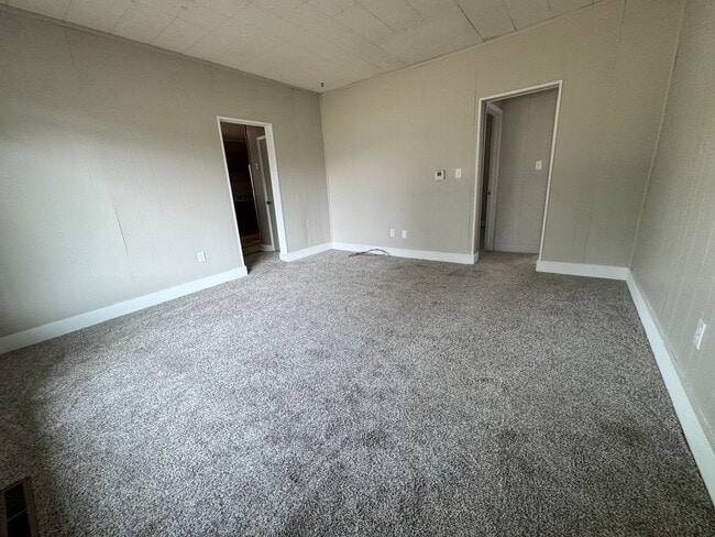 Building Photo - 1bd 1ba duplex for rent in Hudson IA