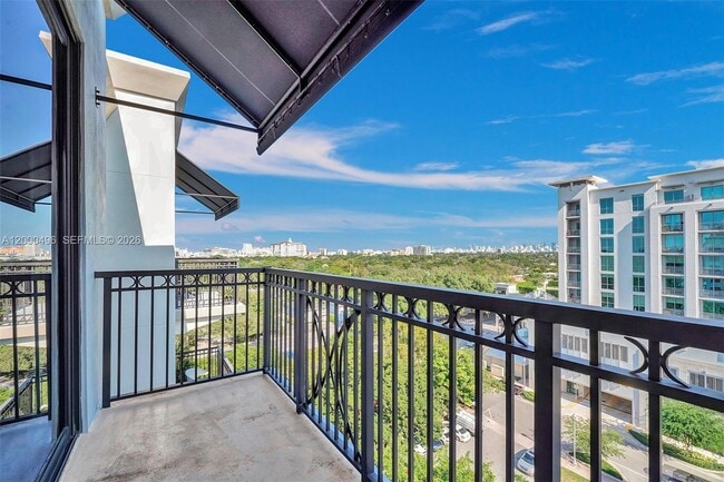 Building Photo - 301 Altara Ave