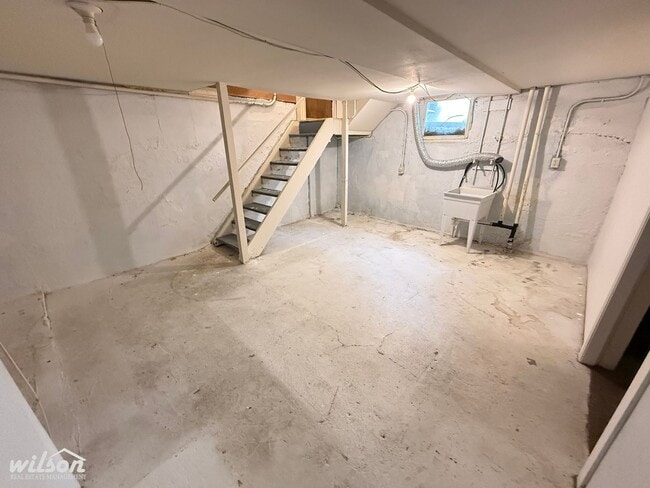 Building Photo - 2bd/1ba Duplex near Franklin Park !