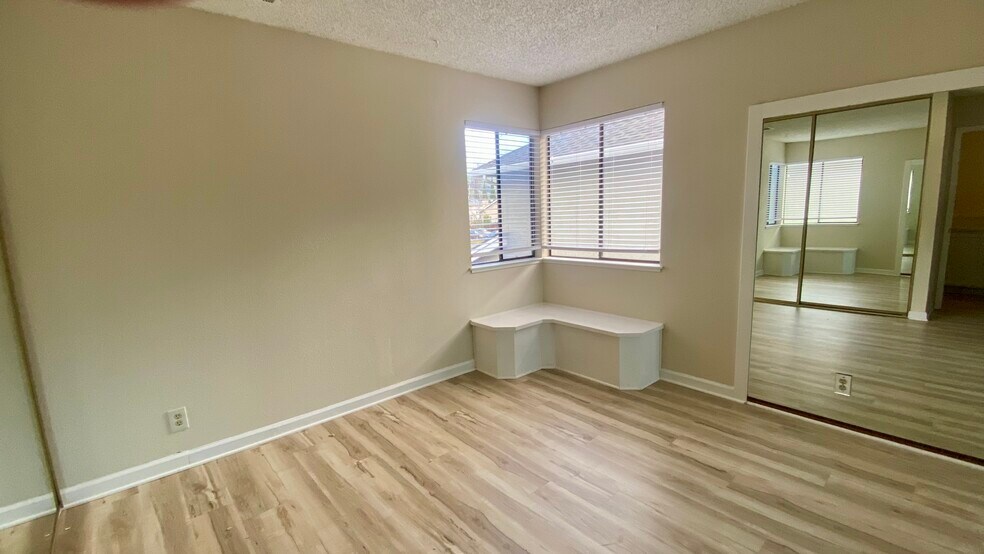 Building Photo - 39076 Applegate Ter