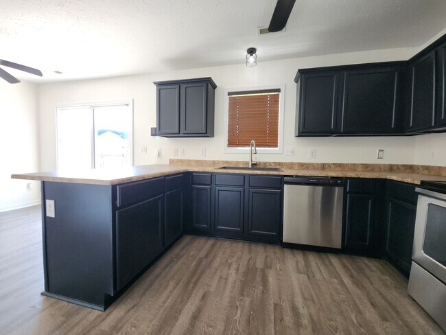 Building Photo - 205 Ashcroft Dr