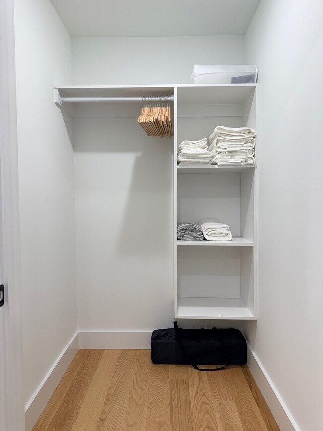 Building Photo - 27 Graham St