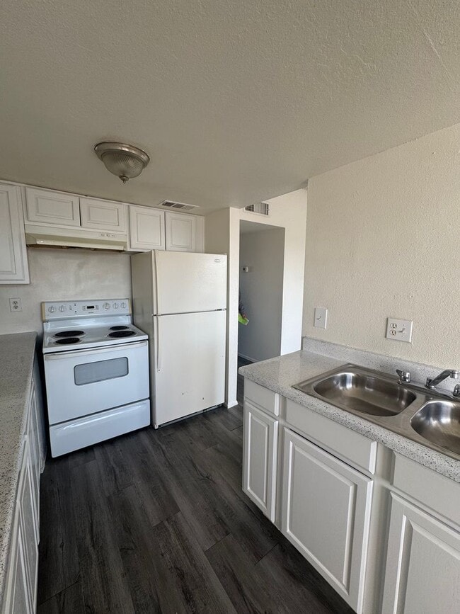 Interior Photo - Villa Martel Apartments