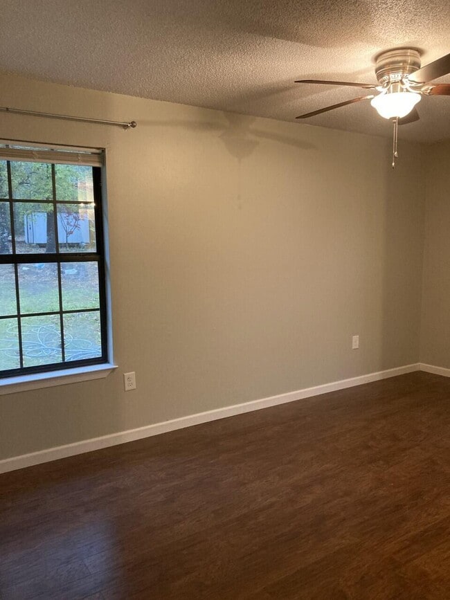 Building Photo - 285 Willow Ave