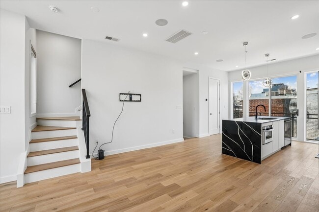 Building Photo - 810 13th St NE