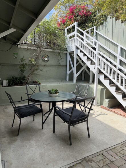 Patio table and chairs - 518 1/2 Crane Blvd