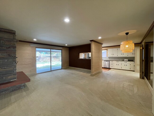 Building Photo - Gorgeous Mid-Century Modern Home Adjacent to BYU