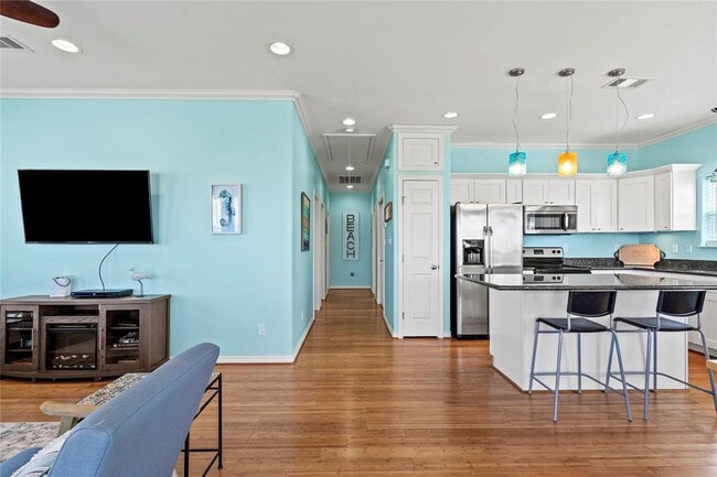 Building Photo - 3923 Reeves Dr