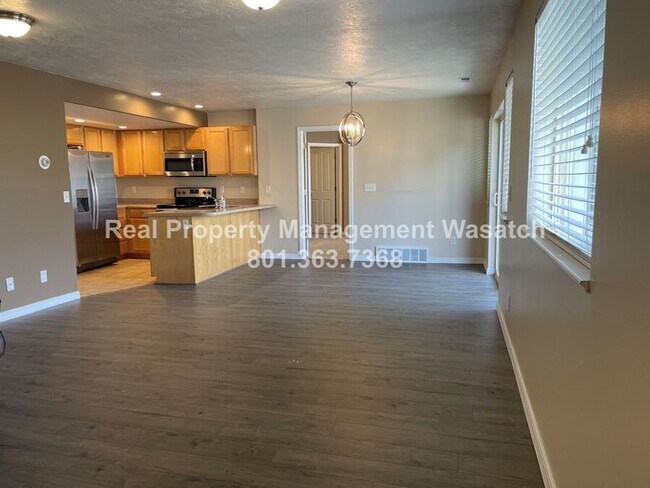 Building Photo - 380 N 500 W