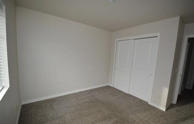 Building Photo - 3 Bedroom, 2.5 Bath Townhomes for Rent in ...