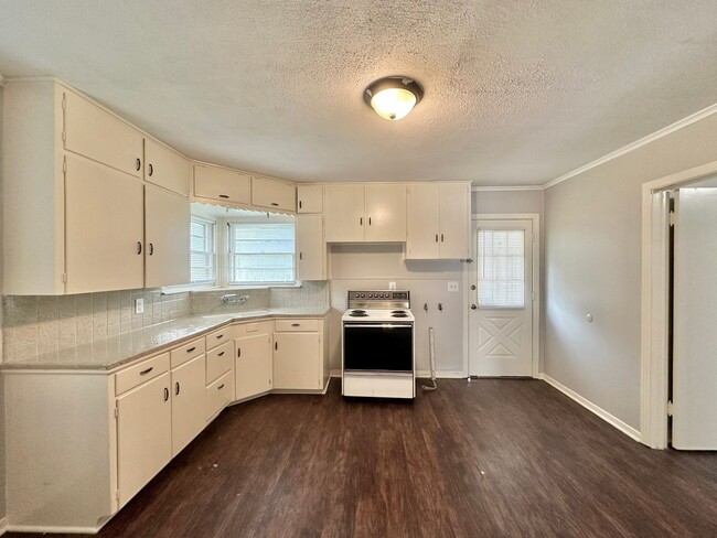 Building Photo - Available Now! 3 Bed 1.5 Bath, Tyler Tx!