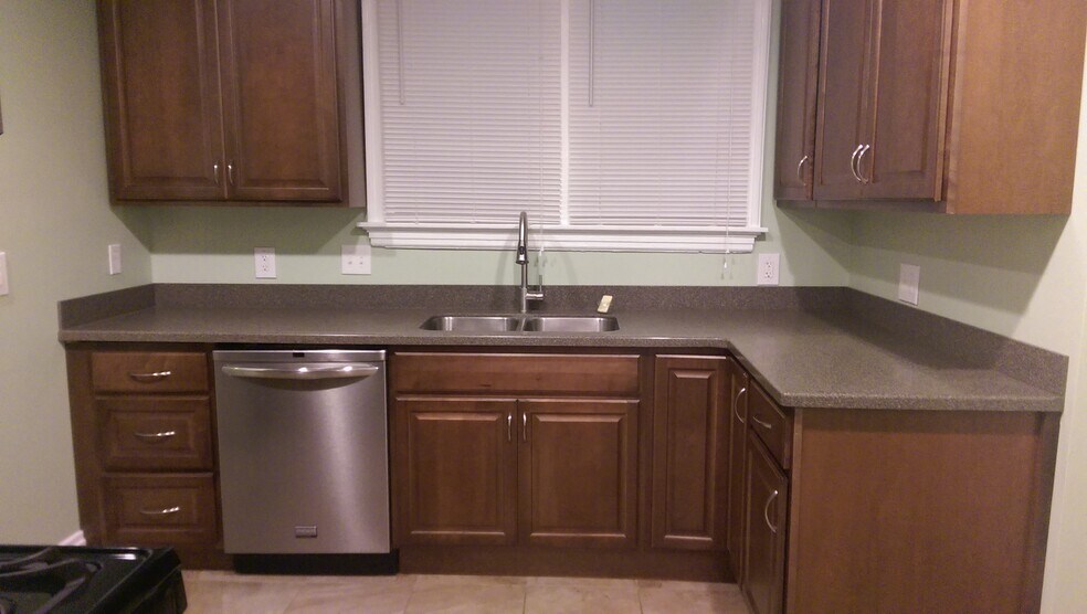 KITCHEN - 2306 Moerlein Ave